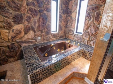 3rd Street, Louisville, Kentucky 40214, ,2 BathroomsBathrooms,For Sale,3rd Street,HK24004001