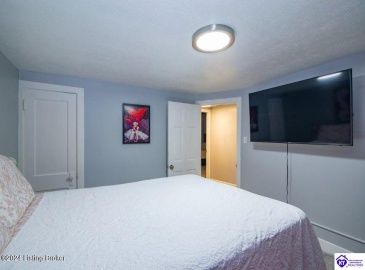 3rd Street, Louisville, Kentucky 40214, ,2 BathroomsBathrooms,For Sale,3rd Street,HK24004001