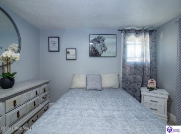 3rd Street, Louisville, Kentucky 40214, ,2 BathroomsBathrooms,For Sale,3rd Street,HK24004001