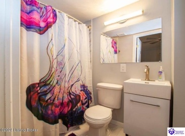 3rd Street, Louisville, Kentucky 40214, ,2 BathroomsBathrooms,For Sale,3rd Street,HK24004001