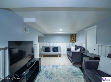 3rd Street, Louisville, Kentucky 40214, ,2 BathroomsBathrooms,For Sale,3rd Street,HK24004001