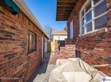 3rd Street, Louisville, Kentucky 40214, ,2 BathroomsBathrooms,For Sale,3rd Street,HK24004001