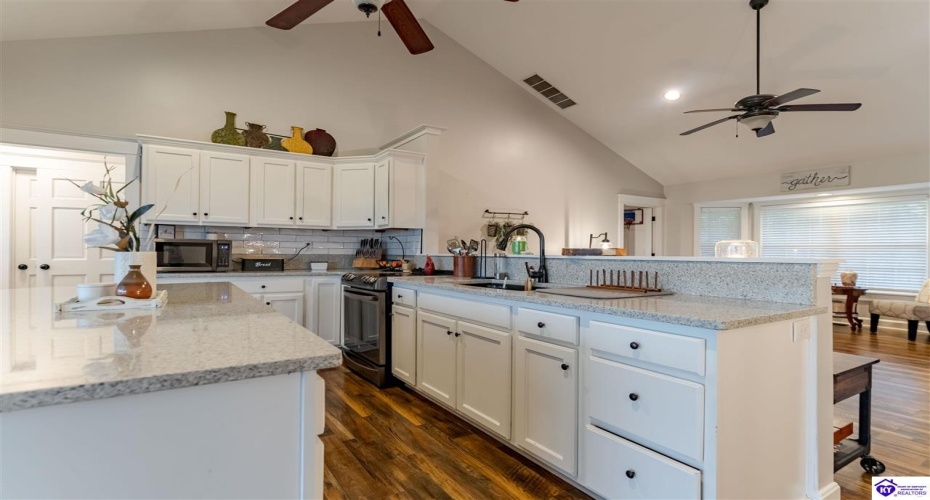 Sandy Beach Lane, McDaniels, Kentucky 40152, ,2 BathroomsBathrooms,For Sale,Sandy Beach Lane,HK24001550