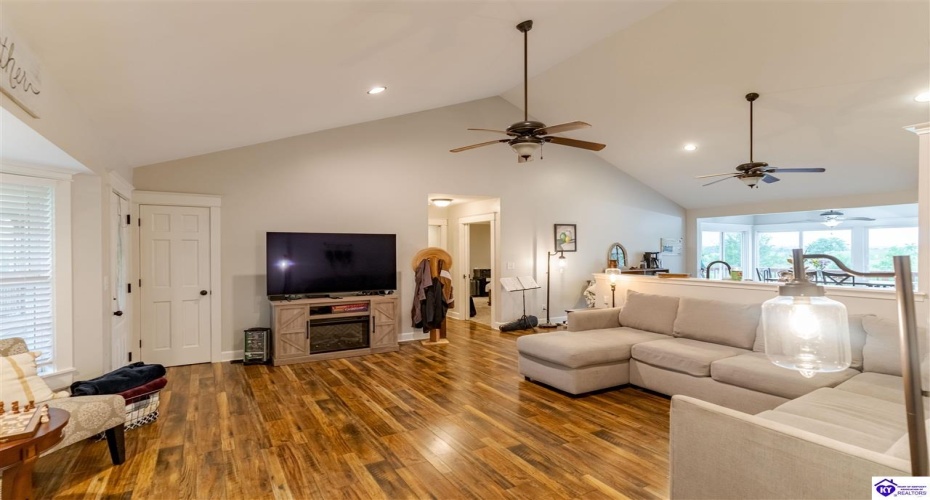 Sandy Beach Lane, McDaniels, Kentucky 40152, ,2 BathroomsBathrooms,For Sale,Sandy Beach Lane,HK24001550