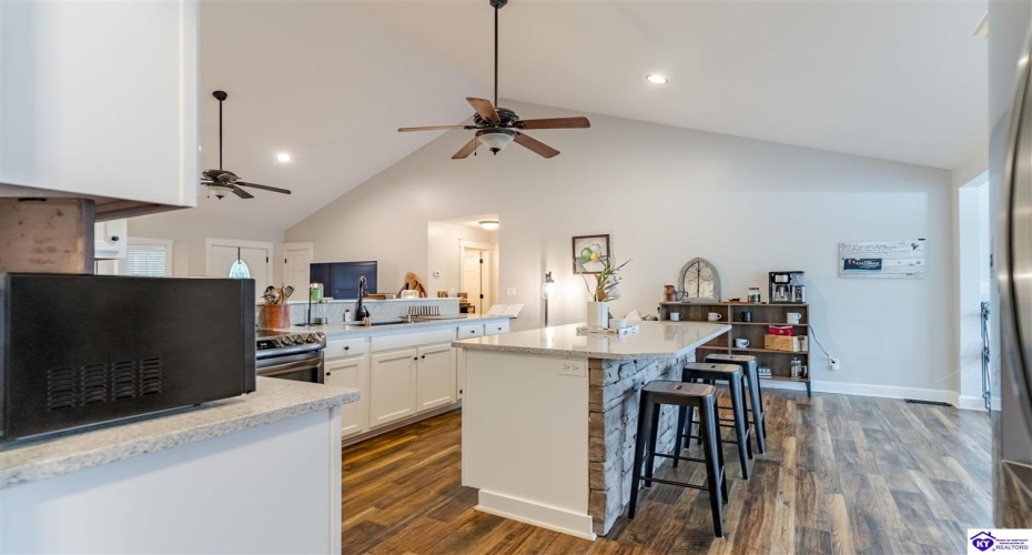 Sandy Beach Lane, McDaniels, Kentucky 40152, ,2 BathroomsBathrooms,For Sale,Sandy Beach Lane,HK24001550