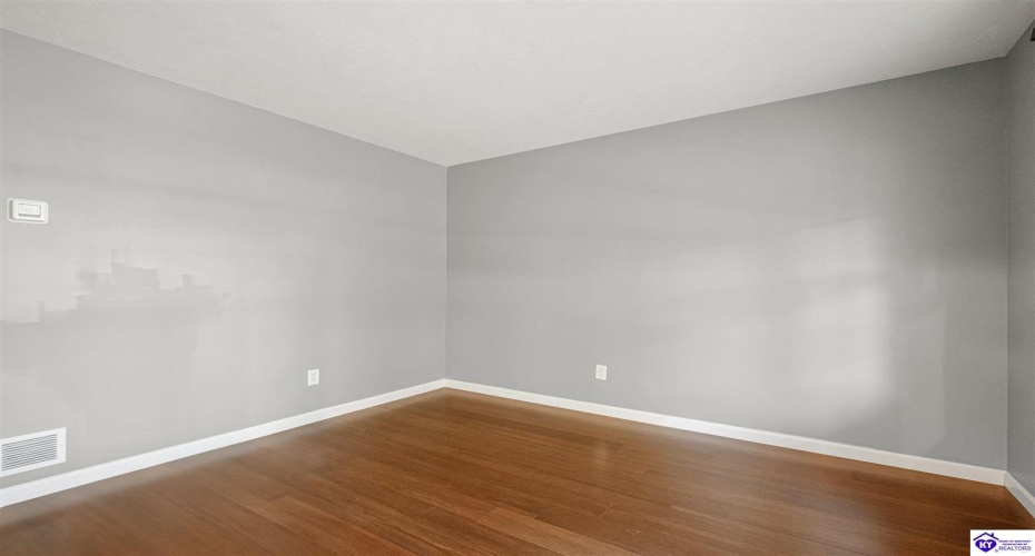 Winding River Way, Louisville, Kentucky 40229, ,3 BathroomsBathrooms,For Sale,Winding River Way,HK24004007