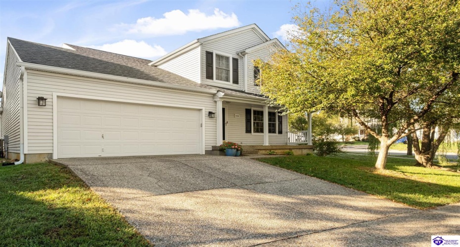 Winding River Way, Louisville, Kentucky 40229, ,3 BathroomsBathrooms,For Sale,Winding River Way,HK24004007