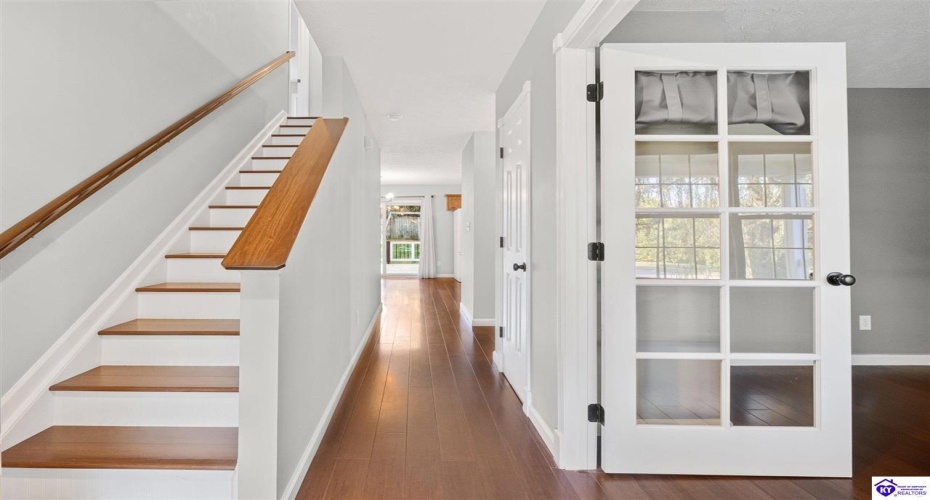 Winding River Way, Louisville, Kentucky 40229, ,3 BathroomsBathrooms,For Sale,Winding River Way,HK24004007