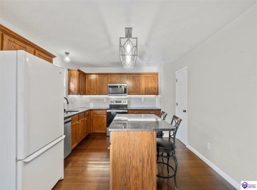 Winding River Way, Louisville, Kentucky 40229, ,3 BathroomsBathrooms,For Sale,Winding River Way,HK24004007