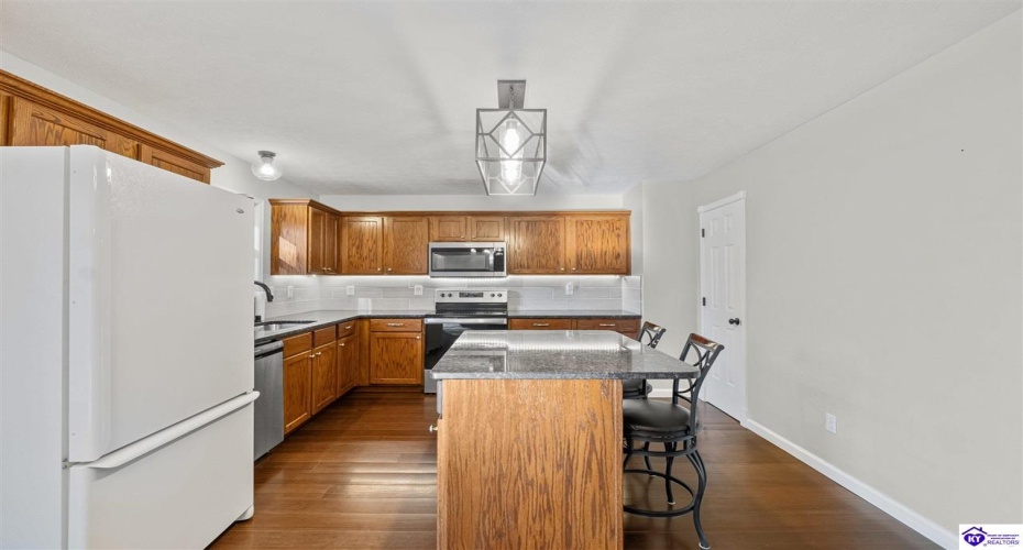 Winding River Way, Louisville, Kentucky 40229, ,3 BathroomsBathrooms,For Sale,Winding River Way,HK24004007