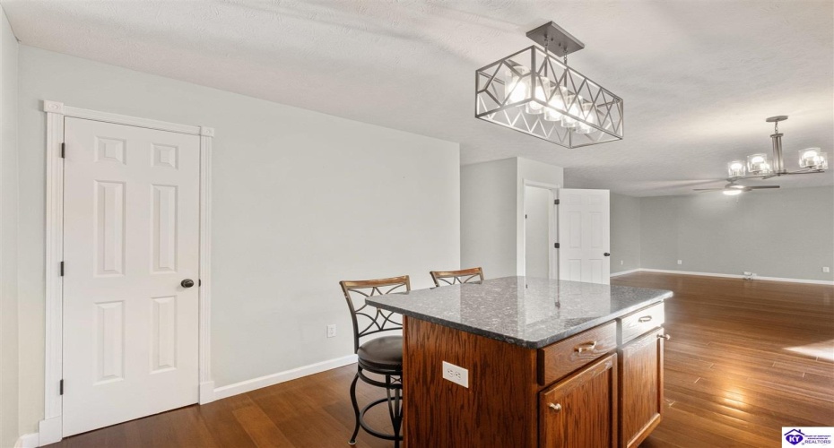 Winding River Way, Louisville, Kentucky 40229, ,3 BathroomsBathrooms,For Sale,Winding River Way,HK24004007