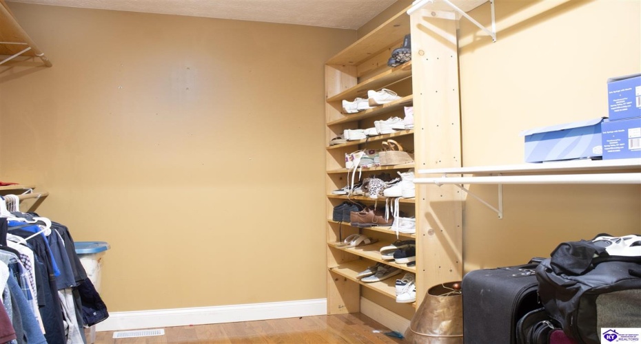 Ferrill Hill Road, Buffalo, Kentucky 42716, ,3 BathroomsBathrooms,For Sale,Ferrill Hill Road,HK24004008