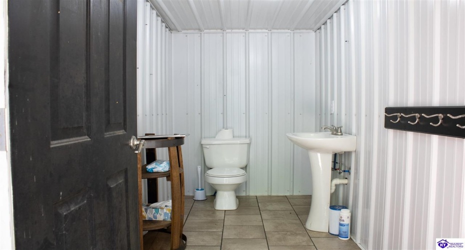 Ferrill Hill Road, Buffalo, Kentucky 42716, ,3 BathroomsBathrooms,For Sale,Ferrill Hill Road,HK24004008