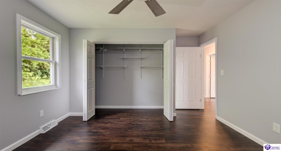 Woods Hollow Drive, Radcliff, Kentucky 40160, ,2 BathroomsBathrooms,For Sale,Woods Hollow Drive,HK24002839