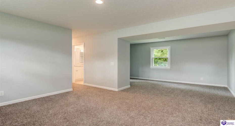 Woods Hollow Drive, Radcliff, Kentucky 40160, ,2 BathroomsBathrooms,For Sale,Woods Hollow Drive,HK24002839