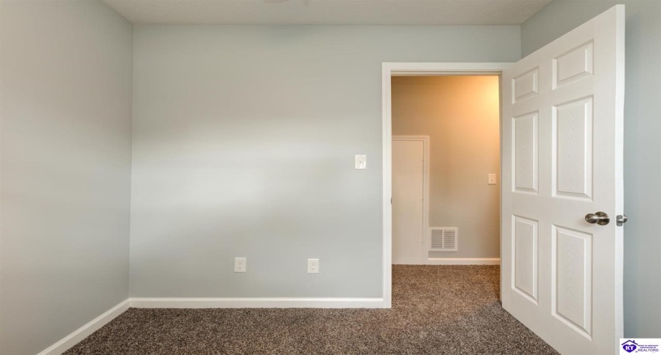 Woods Hollow Drive, Radcliff, Kentucky 40160, ,2 BathroomsBathrooms,For Sale,Woods Hollow Drive,HK24002839