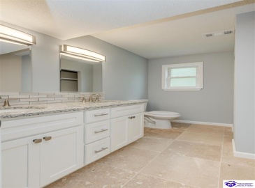 Woods Hollow Drive, Radcliff, Kentucky 40160, ,2 BathroomsBathrooms,For Sale,Woods Hollow Drive,HK24002839