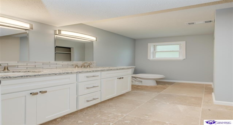 Woods Hollow Drive, Radcliff, Kentucky 40160, ,2 BathroomsBathrooms,For Sale,Woods Hollow Drive,HK24002839