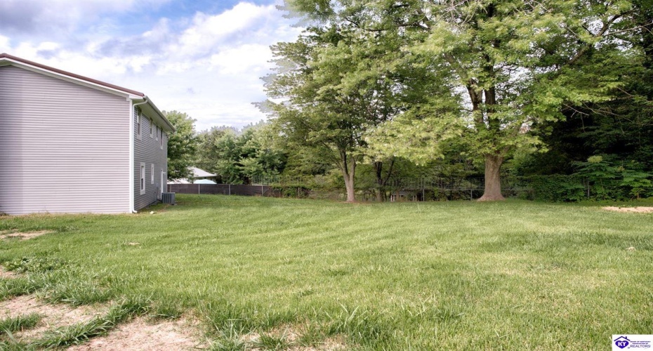 Woods Hollow Drive, Radcliff, Kentucky 40160, ,2 BathroomsBathrooms,For Sale,Woods Hollow Drive,HK24002839