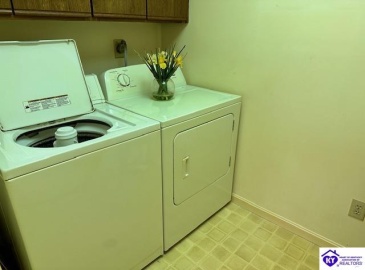 Mt Vernon Court, Elizabethtown, Kentucky 42701, ,2 BathroomsBathrooms,For Sale,Mt Vernon Court,HK24004018