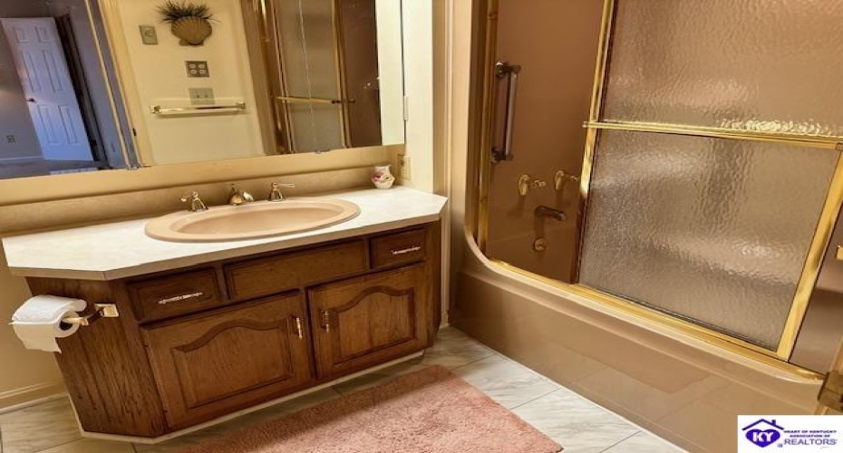 Mt Vernon Court, Elizabethtown, Kentucky 42701, ,2 BathroomsBathrooms,For Sale,Mt Vernon Court,HK24004018