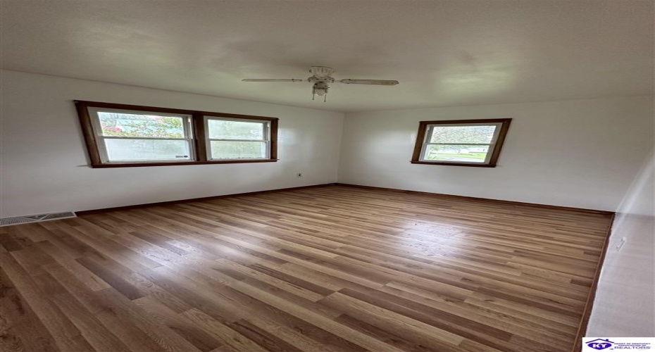 Kountry Kitchen Rd, Hardyville, Kentucky 42746, ,1 BathroomBathrooms,For Sale,Kountry Kitchen Rd,HK24004019