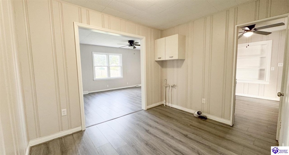 Lowell Avenue, Campbellsville, Kentucky 42718, ,2 BathroomsBathrooms,For Sale,Lowell Avenue,HK24003793