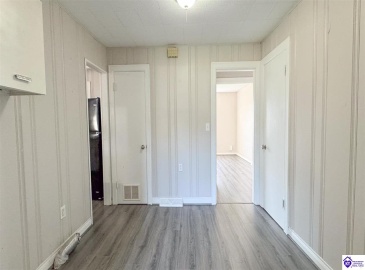 Lowell Avenue, Campbellsville, Kentucky 42718, ,2 BathroomsBathrooms,For Sale,Lowell Avenue,HK24003793