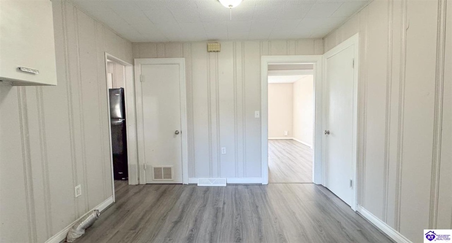 Lowell Avenue, Campbellsville, Kentucky 42718, ,2 BathroomsBathrooms,For Sale,Lowell Avenue,HK24003793