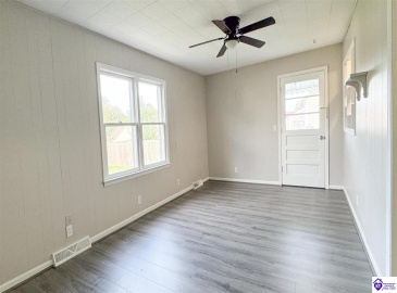 Lowell Avenue, Campbellsville, Kentucky 42718, ,2 BathroomsBathrooms,For Sale,Lowell Avenue,HK24003793