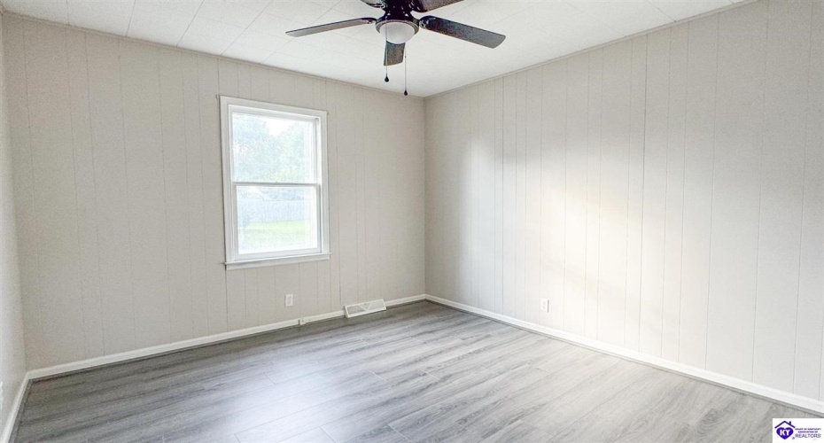 Lowell Avenue, Campbellsville, Kentucky 42718, ,2 BathroomsBathrooms,For Sale,Lowell Avenue,HK24003793