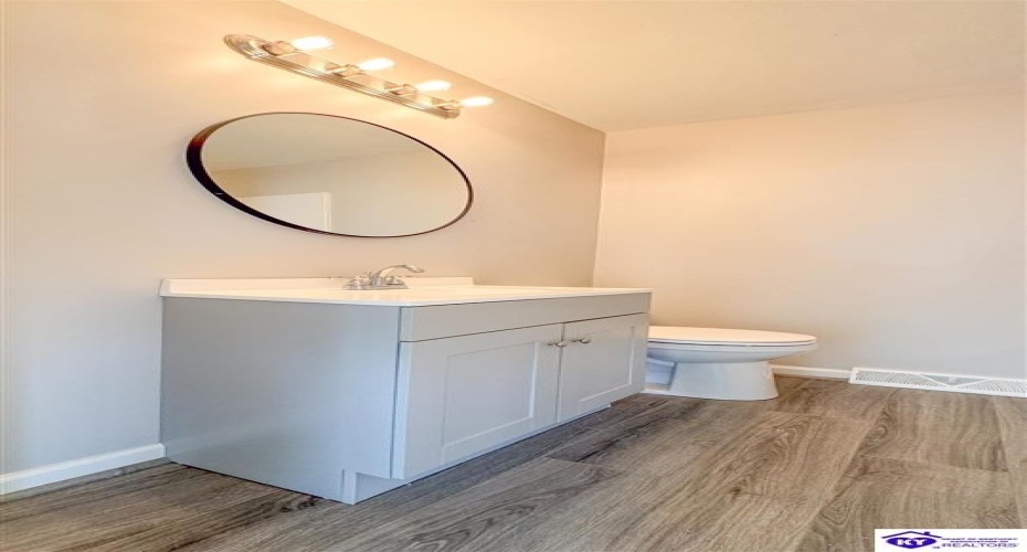 Lowell Avenue, Campbellsville, Kentucky 42718, ,2 BathroomsBathrooms,For Sale,Lowell Avenue,HK24003793