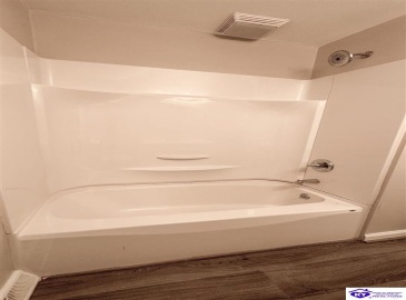 Lowell Avenue, Campbellsville, Kentucky 42718, ,2 BathroomsBathrooms,For Sale,Lowell Avenue,HK24003793