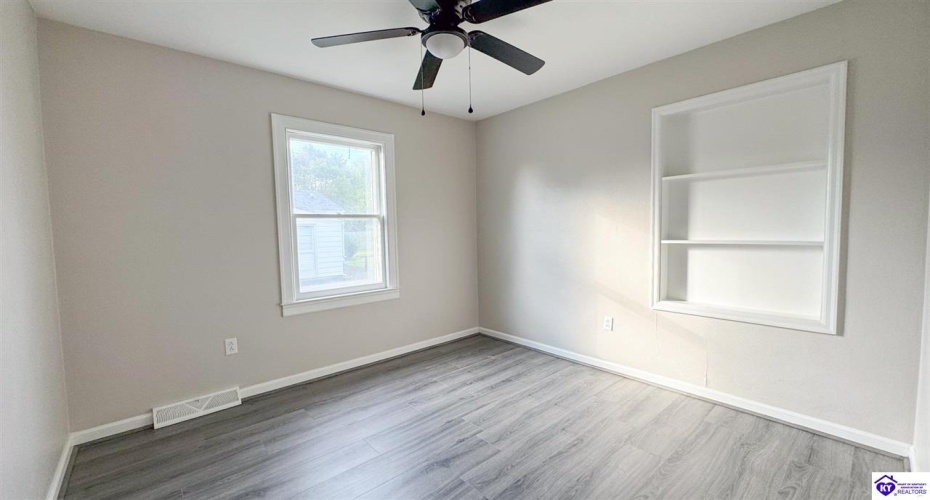 Lowell Avenue, Campbellsville, Kentucky 42718, ,2 BathroomsBathrooms,For Sale,Lowell Avenue,HK24003793