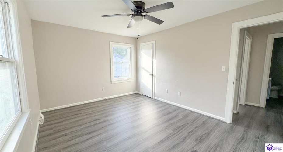 Lowell Avenue, Campbellsville, Kentucky 42718, ,2 BathroomsBathrooms,For Sale,Lowell Avenue,HK24003793