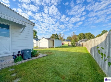 Lowell Avenue, Campbellsville, Kentucky 42718, ,2 BathroomsBathrooms,For Sale,Lowell Avenue,HK24003793