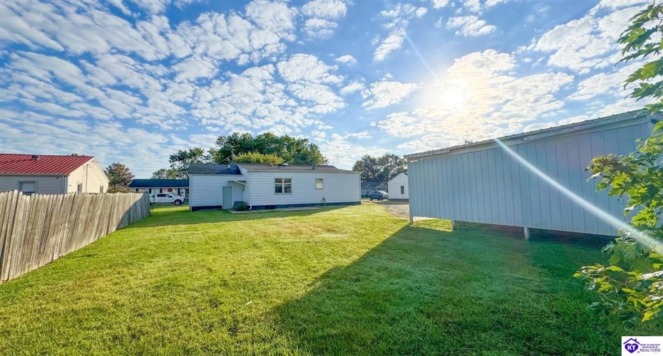 Lowell Avenue, Campbellsville, Kentucky 42718, ,2 BathroomsBathrooms,For Sale,Lowell Avenue,HK24003793