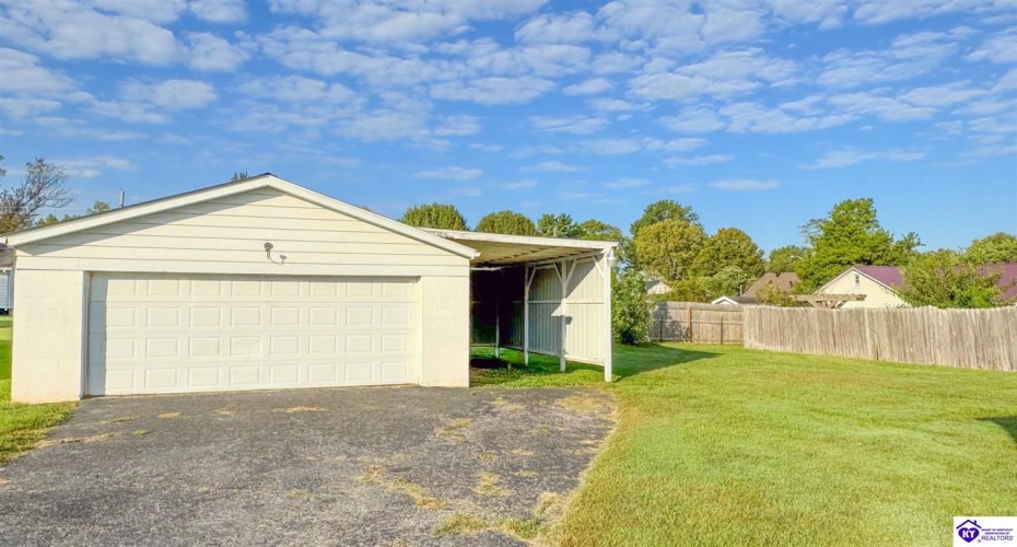 Lowell Avenue, Campbellsville, Kentucky 42718, ,2 BathroomsBathrooms,For Sale,Lowell Avenue,HK24003793