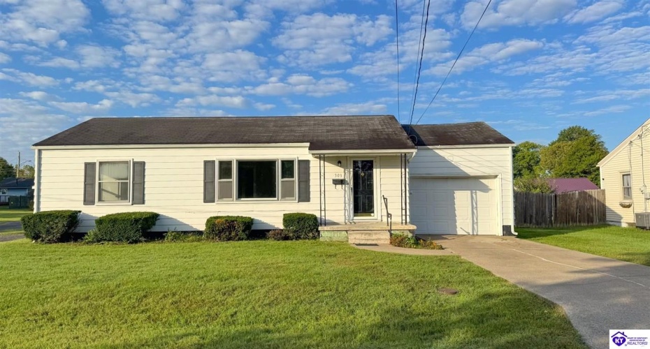 Lowell Avenue, Campbellsville, Kentucky 42718, ,2 BathroomsBathrooms,For Sale,Lowell Avenue,HK24003793