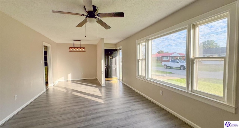 Lowell Avenue, Campbellsville, Kentucky 42718, ,2 BathroomsBathrooms,For Sale,Lowell Avenue,HK24003793