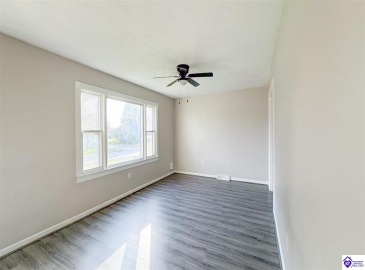 Lowell Avenue, Campbellsville, Kentucky 42718, ,2 BathroomsBathrooms,For Sale,Lowell Avenue,HK24003793