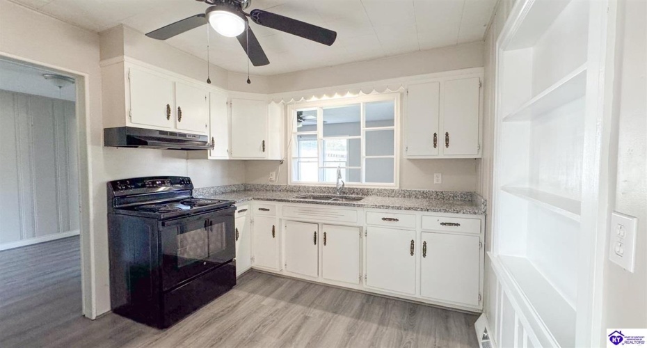 Lowell Avenue, Campbellsville, Kentucky 42718, ,2 BathroomsBathrooms,For Sale,Lowell Avenue,HK24003793