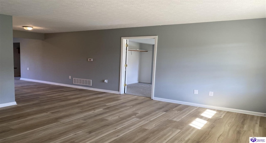 Kings Way, Elizabethtown, Kentucky 42701, ,2 BathroomsBathrooms,For Sale,Kings Way,HK24004025