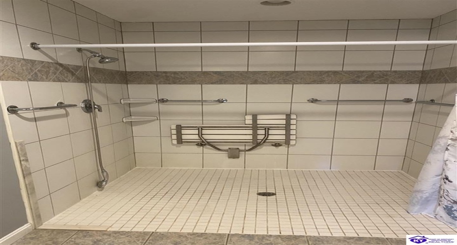 Kings Way, Elizabethtown, Kentucky 42701, ,2 BathroomsBathrooms,For Sale,Kings Way,HK24004025