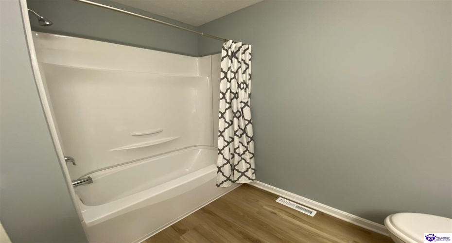 Kings Way, Elizabethtown, Kentucky 42701, ,2 BathroomsBathrooms,For Sale,Kings Way,HK24004025