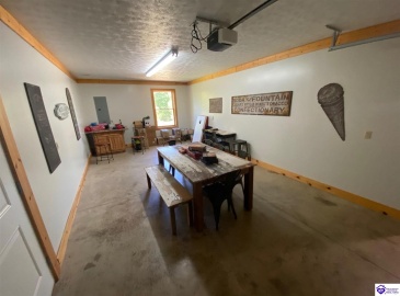 Lucas Road, Lucas, Kentucky 42156, ,4 BathroomsBathrooms,For Sale,Lucas Road,HK24004026