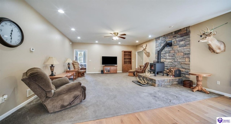 Ashby Lane, Custer, Kentucky 40115, ,2 BathroomsBathrooms,For Sale,Ashby Lane,HK24004028