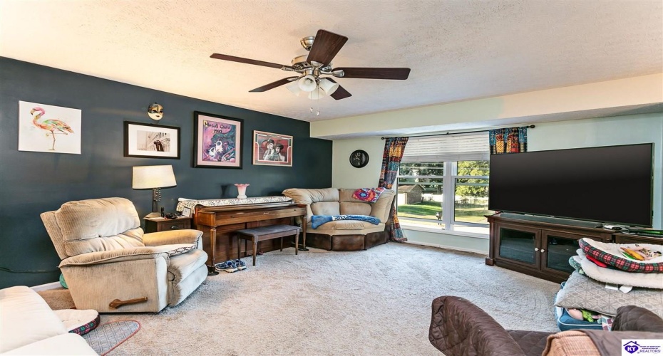 Scenic Drive, Radcliff, Kentucky 40160, ,3 BathroomsBathrooms,For Sale,Scenic Drive,HK24004030