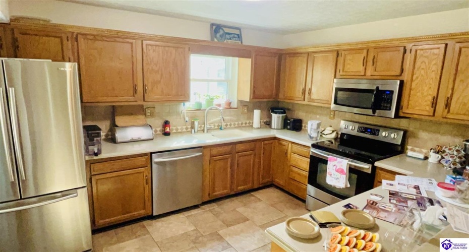 Scenic Drive, Radcliff, Kentucky 40160, ,3 BathroomsBathrooms,For Sale,Scenic Drive,HK24004030