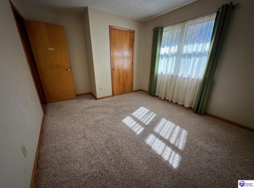 Valley Drive, Greensburg, Kentucky 42743, ,1 BathroomBathrooms,For Sale,Valley Drive,HK24004034